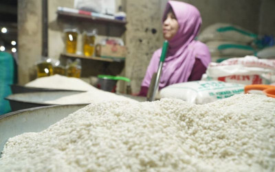uploads/news/2025/12/harga-beras-turun-deflasi-32089c895613128_400.jpeg