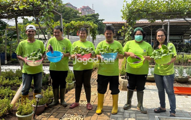 uploads/news/2025/12/menumbuhkan-harapan-dari-tangan-tangan-84278ac71d9a26a.jpeg