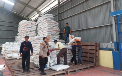 uploads/news/2025/12/sebanyak-1-200-ton-bantuan-14513c97aaba1ab_400.png