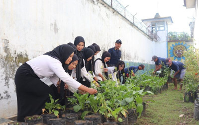 uploads/news/2025/12/warga-binaan-rutan-kraksaan-16048bd7a86f4a7_400.jpeg