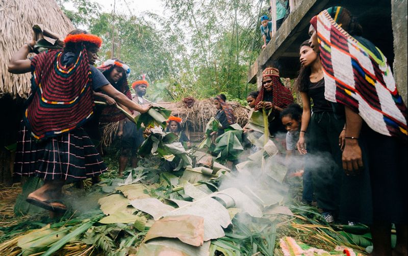 uploads/news/2026/01/bakar-batu-identitas-budaya--720741cb3f84e6f.jpg