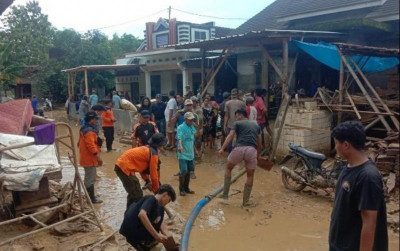 uploads/news/2026/01/banjir-rusak-1-200-hektare-60967693ebeab65_400.jpg
