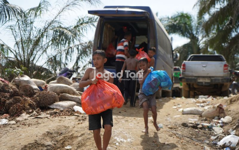 uploads/news/2026/01/penyaluran-bantuan-di-desa-6828392e934b171.jpeg