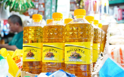 uploads/news/2026/01/stok-minyak-goreng-dijaga-141432fec303d6d_400.jpg