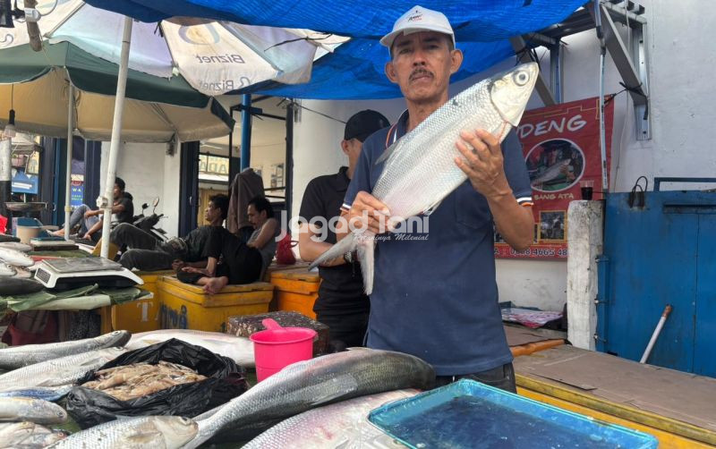 uploads/news/2026/02/pedagang-bandeng-imlek-palang-16369a4b5d76a28.jpeg