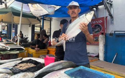 uploads/news/2026/02/pedagang-bandeng-imlek-palang-16369a4b5d76a28_400.jpeg