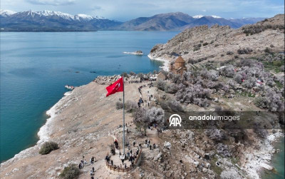 uploads/news/2026/03/festival-bunga-almond-di-89858ca0ee5478a_400.jpg