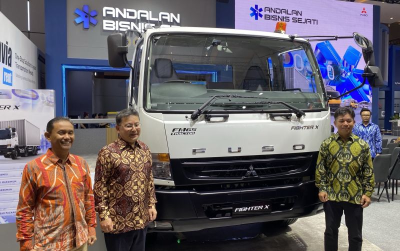 uploads/news/2026/04/fuso-tampilkan-kendaraan-komersial-43019169233d302.jpeg