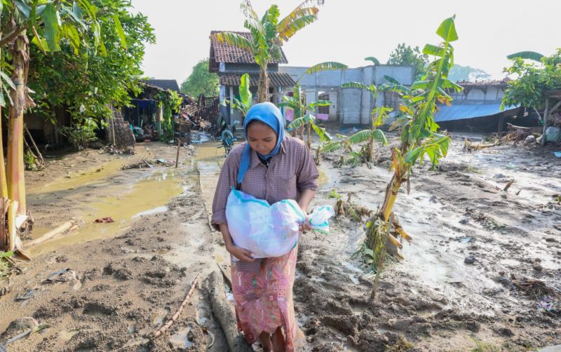 uploads/news/2026/04/tanggul-jebol-sawah-tergenang--3281247923ace1c.jpg