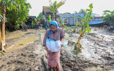 uploads/news/2026/04/tanggul-jebol-sawah-tergenang--3281247923ace1c_400.jpg