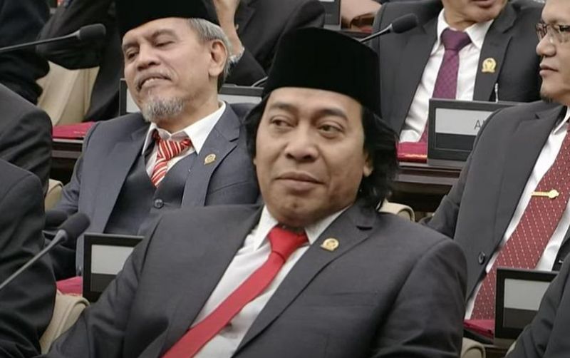 uploads/news/2026/05/senator-komeng-pangan-urusan-28303ec9d733341.jpeg
