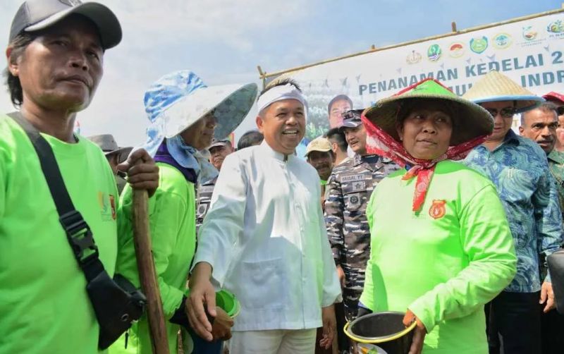 uploads/news/2026/06/indramayu-tanam-kedelai-di-91725a4c91db4eb.jpg