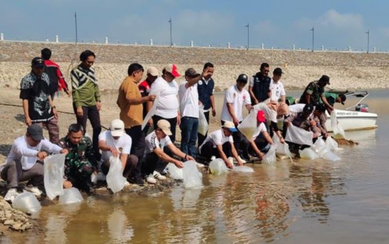 uploads/news/2026/08/waduk-ini-ditebar-15000-73154c1d1385a7a.jpg